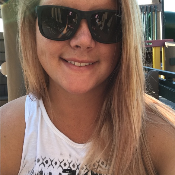 Meet your Posher, Amber - Picture 7 of 8